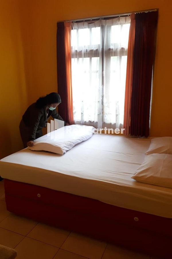 Bromo Indah Lestari Homestay Mitra Reddoorz Pasuruan Exterior foto