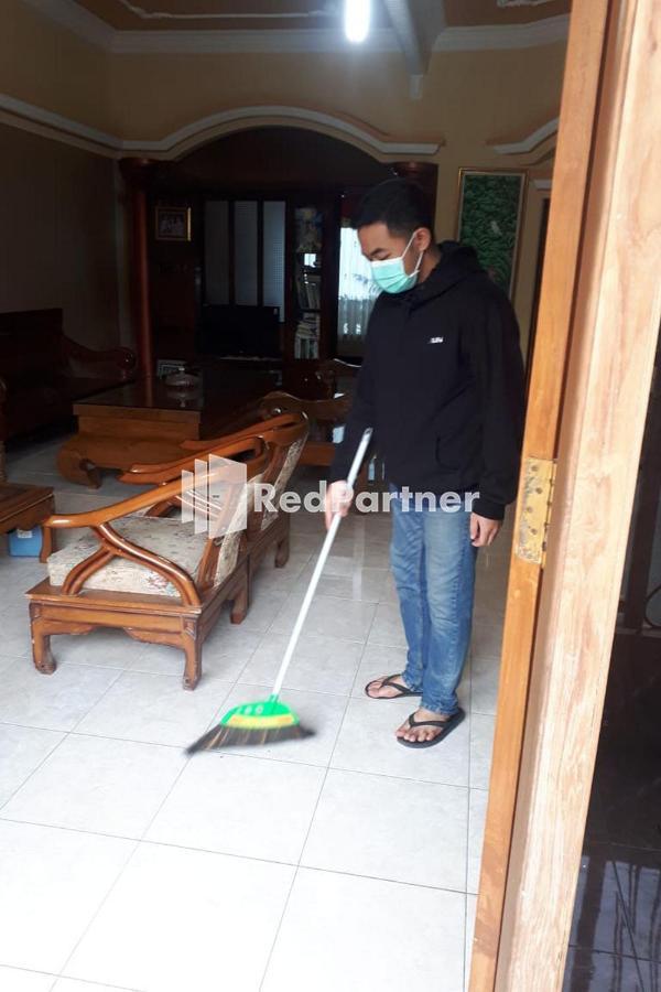 Bromo Indah Lestari Homestay Mitra Reddoorz Pasuruan Exterior foto