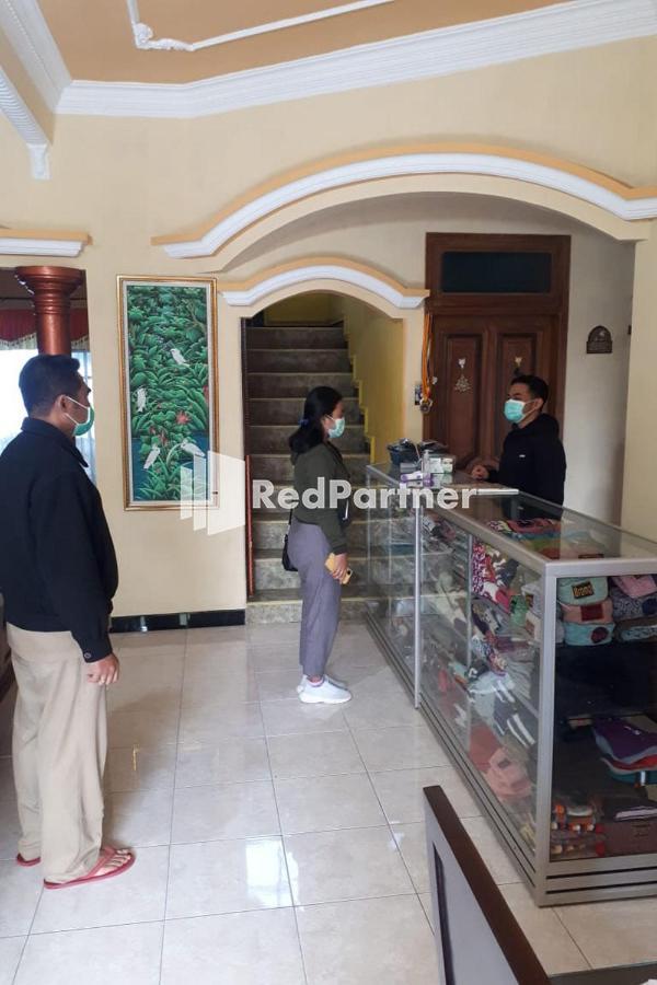 Bromo Indah Lestari Homestay Mitra Reddoorz Pasuruan Exterior foto